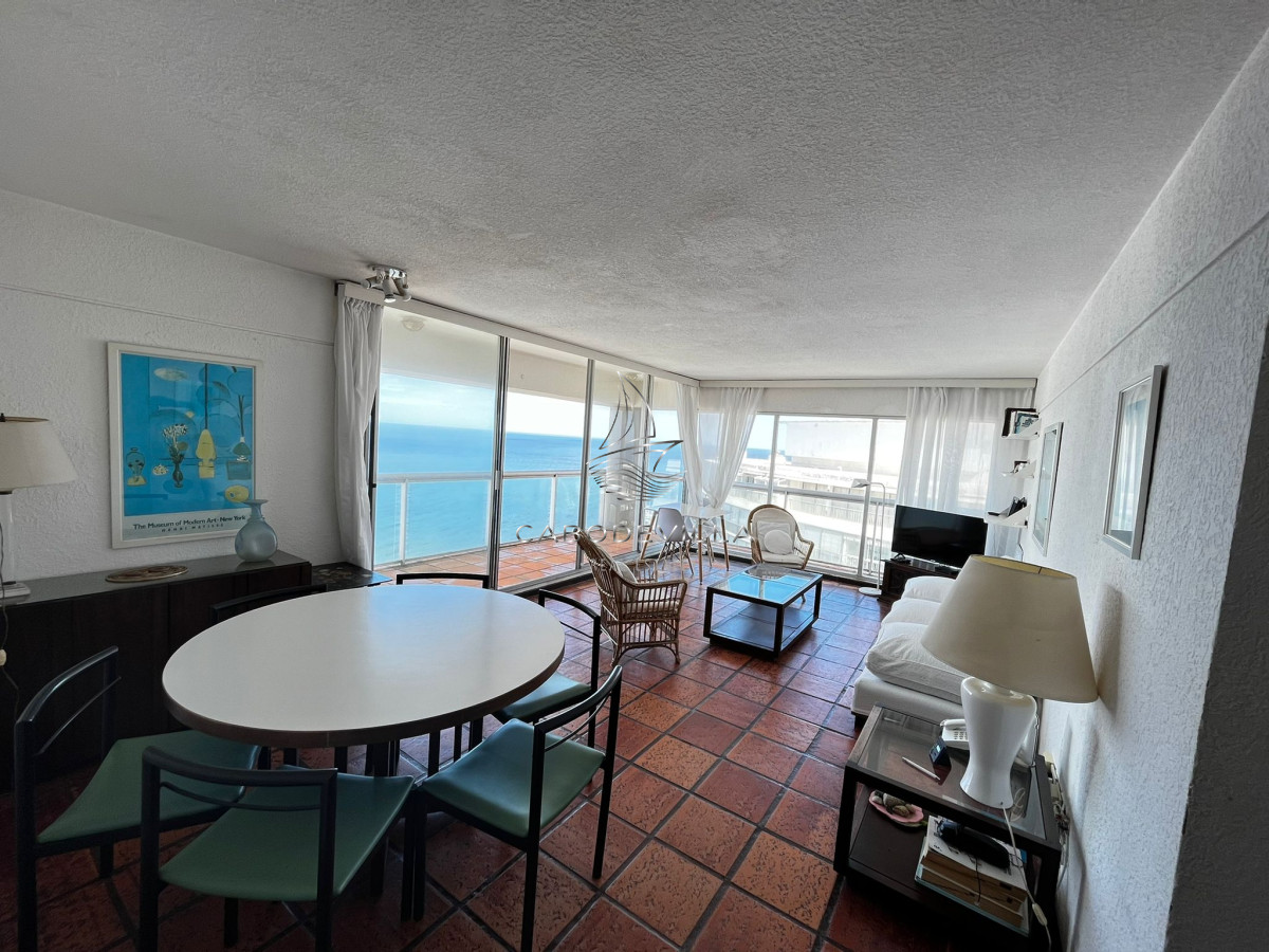 Apartamento ID.69 - En venta apartamento y alquiler anual de 2 dormitorios con vista al mar, Punta del Este 