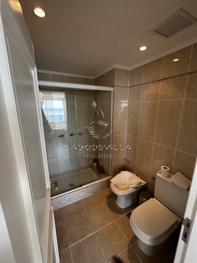Apartamento ID.133 - En venta Penthouse de 6 dormitorios Playa Mansa 