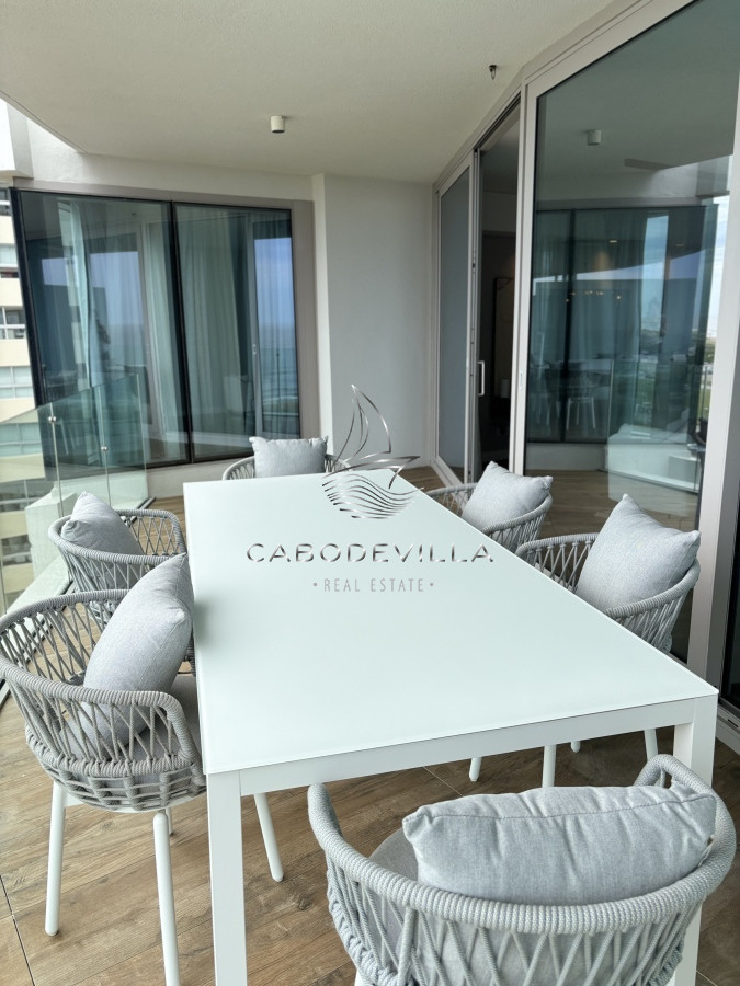 Apartamento ID.427 - En alquiler depto de 3 dormitorios más dependencia de servicio Punta del Este 