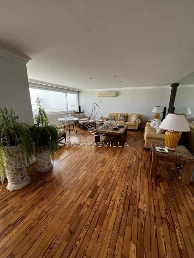 Apartamento ID.133 - En venta Penthouse de 6 dormitorios Playa Mansa 