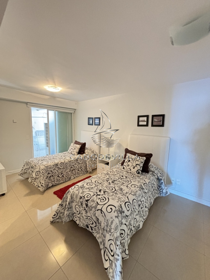 Apartamento ID.429 - En alquiler anual departamento de 3 dormitorios más dependencia de servicio 