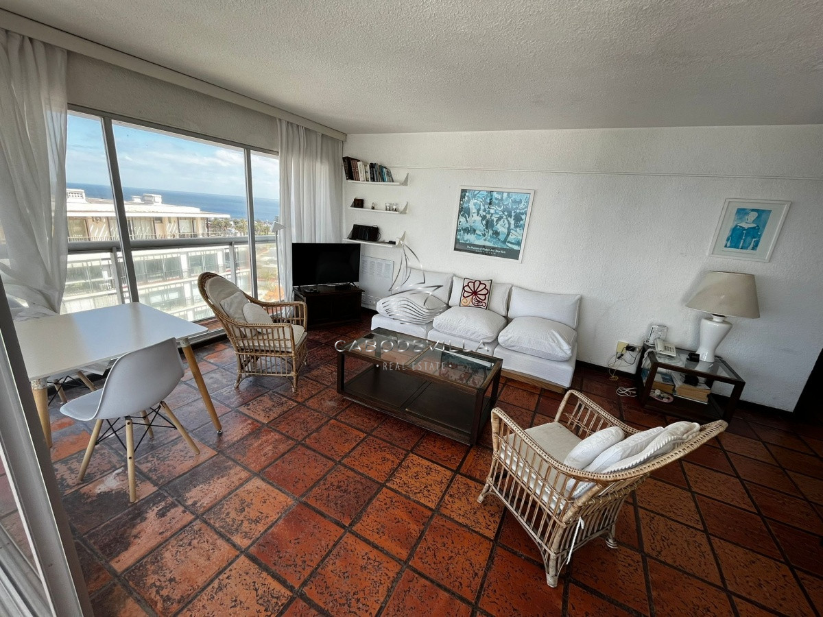 Apartamento ID.69 - En venta apartamento y alquiler anual de 2 dormitorios con vista al mar, Punta del Este 