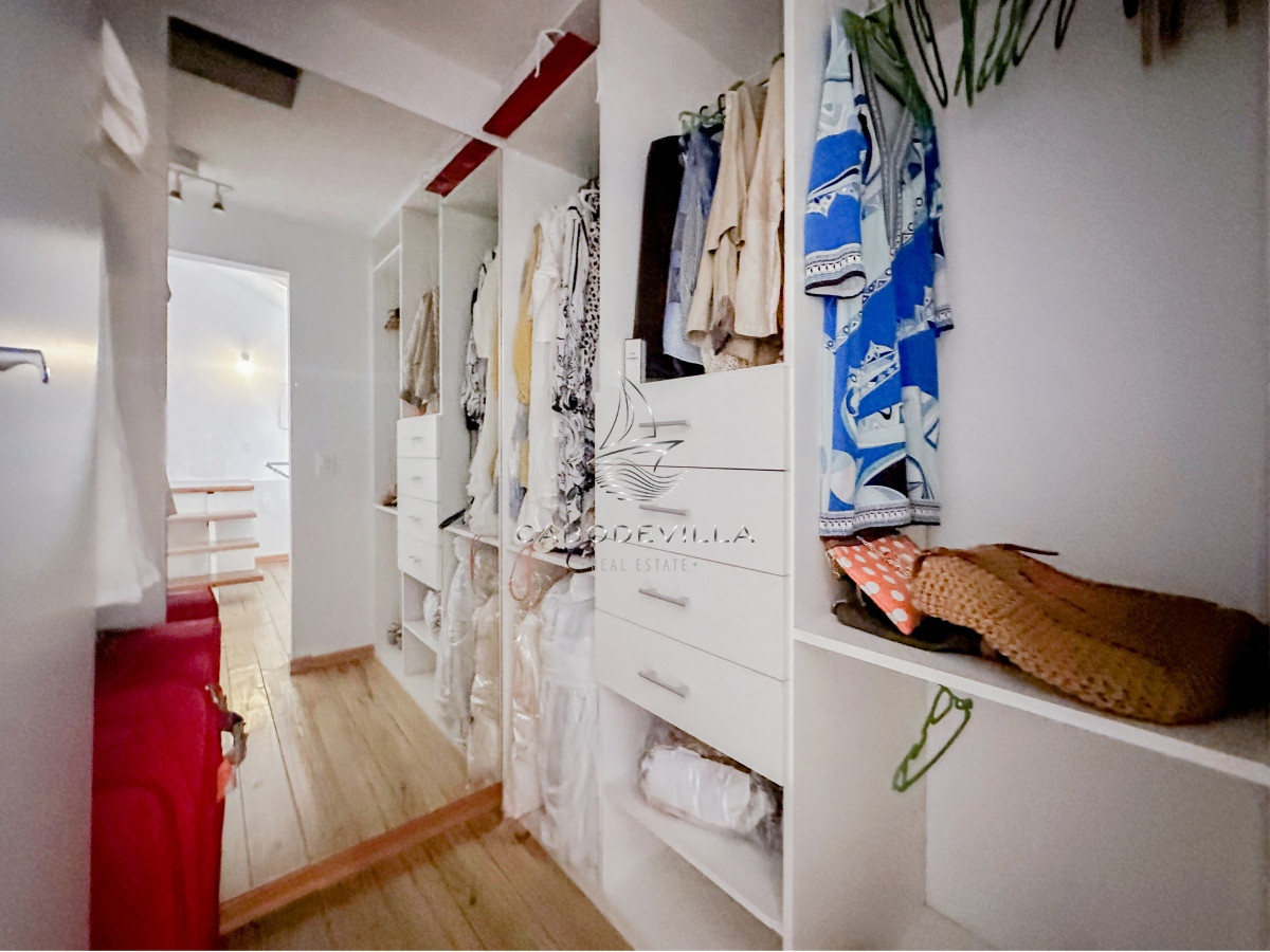 Apartamento ID.527 - Venta de apartamento duplex de un dormitorio en histórico Edificio Biarritz