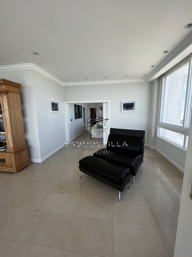 Apartamento ID.133 - En venta Penthouse de 6 dormitorios Playa Mansa 