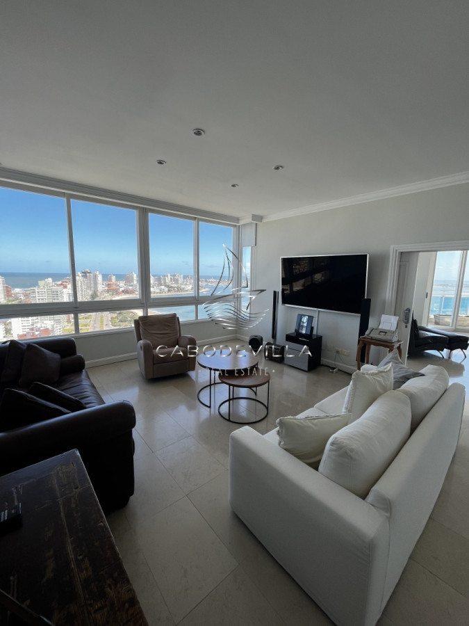Apartamento ID.133 - En venta Penthouse de 6 dormitorios Playa Mansa 