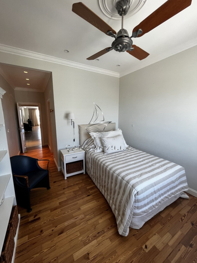 Apartamento ID.133 - En venta Penthouse de 6 dormitorios Playa Mansa 