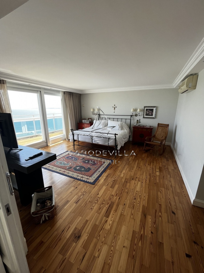 Apartamento ID.133 - En venta Penthouse de 6 dormitorios Playa Mansa 