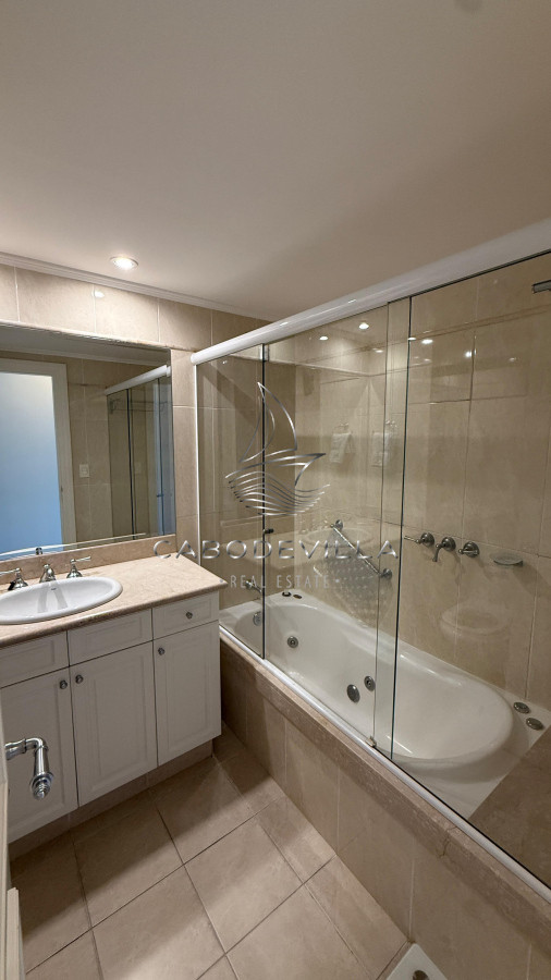 Apartamento ID.883 - En alquiler apartamento de 3 suites Punta del Este 