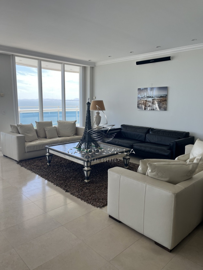 Apartamento ID.133 - En venta Penthouse de 6 dormitorios Playa Mansa 