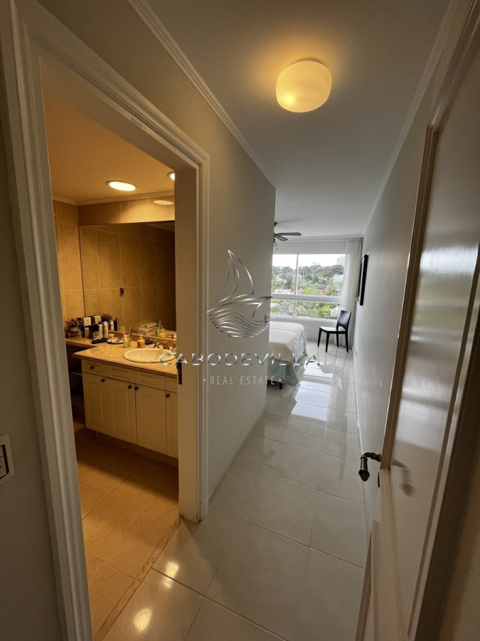 Apartamento ID.138 - En alquiler apartamento de 3 dormitorios y 3 baños Playa Mansa 