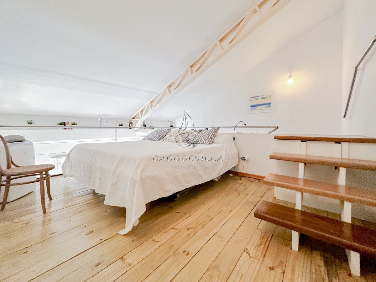 Apartamento ID.527 - Venta de apartamento duplex de un dormitorio en histórico Edificio Biarritz
