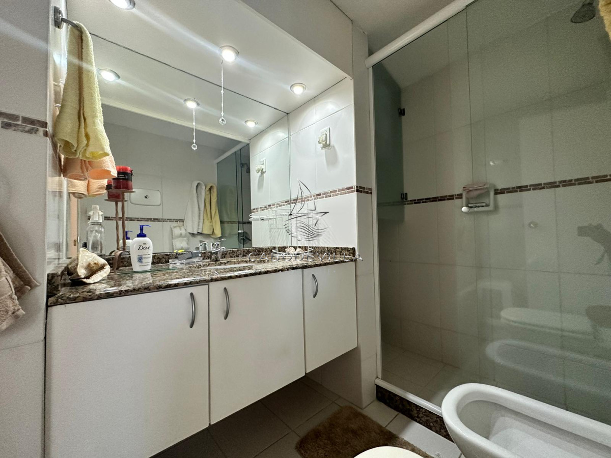 Apartamento ID.559 - Departamento En Alquiler. Edificio Libertador Península Punta Del Este