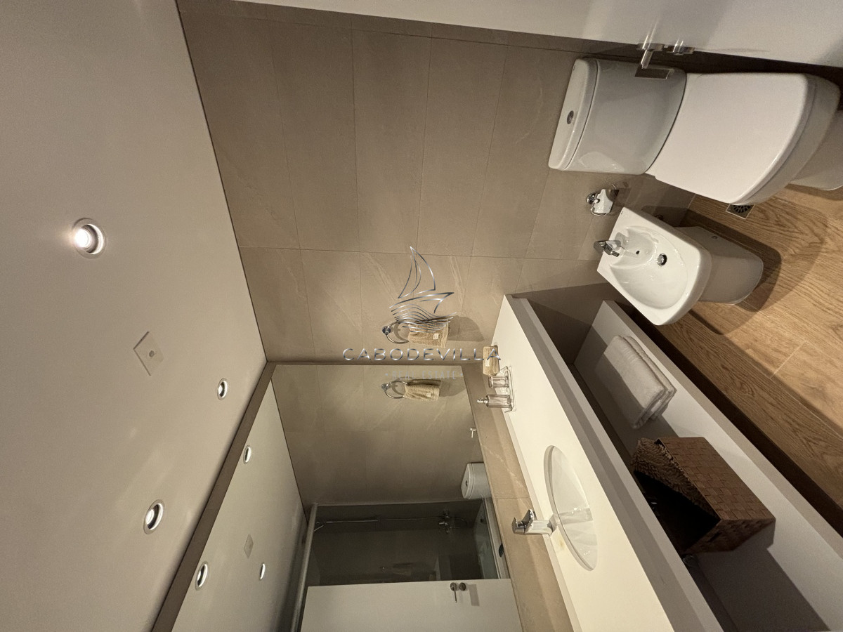 Apartamento ID.427 - En alquiler depto de 3 dormitorios más dependencia de servicio Punta del Este 