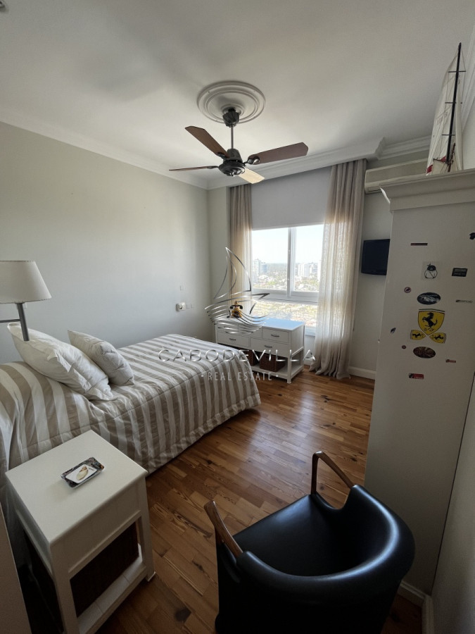 Apartamento ID.133 - En venta Penthouse de 6 dormitorios Playa Mansa 