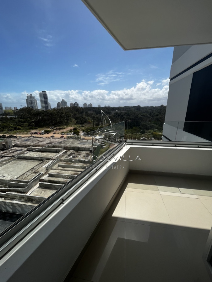 Apartamento ID.136 - En venta unidad de 3 dormitorios en suite más dependencia de servicio playa brava 