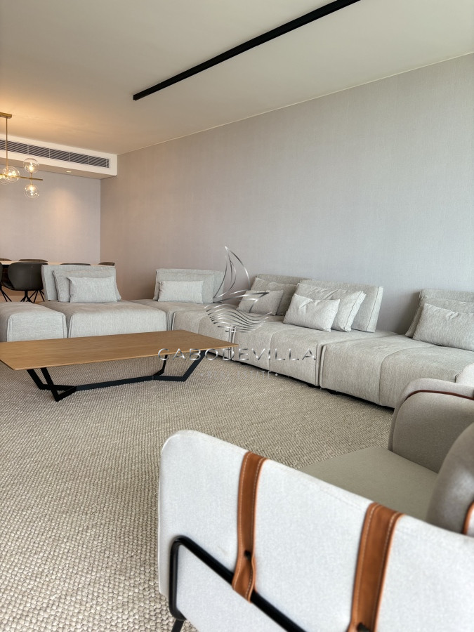 Apartamento ID.427 - En alquiler depto de 3 dormitorios más dependencia de servicio Punta del Este 