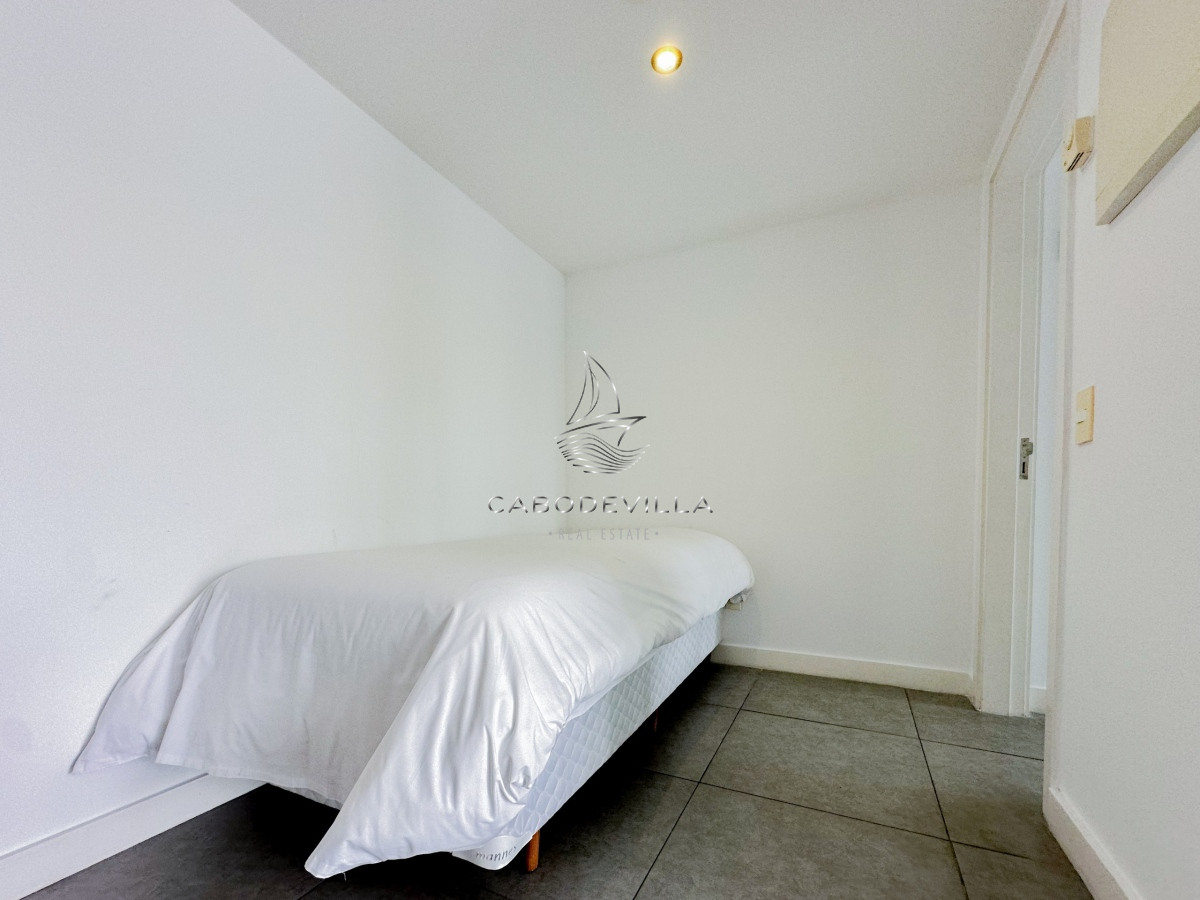 Apartamento ID.525 - Venta de apartamento de 1 dormitorio y medio con un baño equipado por Philippe Starck en Torre YOO Punta.
