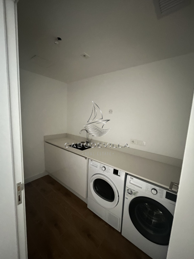 Apartamento ID.292 - En venta y alquiler anual apartamento de 3 dormitorios mas dependencia primera línea de Playa Brava Punta del Este