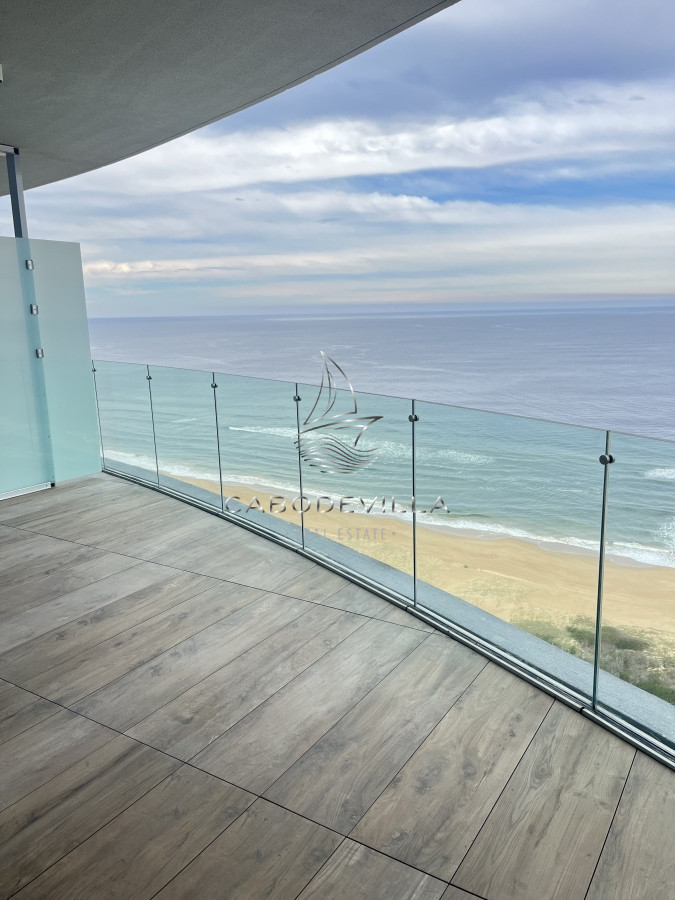Apartamento ID.292 - En venta y alquiler anual apartamento de 3 dormitorios mas dependencia primera línea de Playa Brava Punta del Este