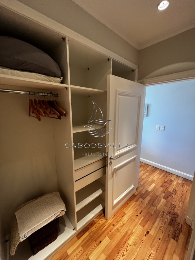 Apartamento ID.133 - En venta Penthouse de 6 dormitorios Playa Mansa 
