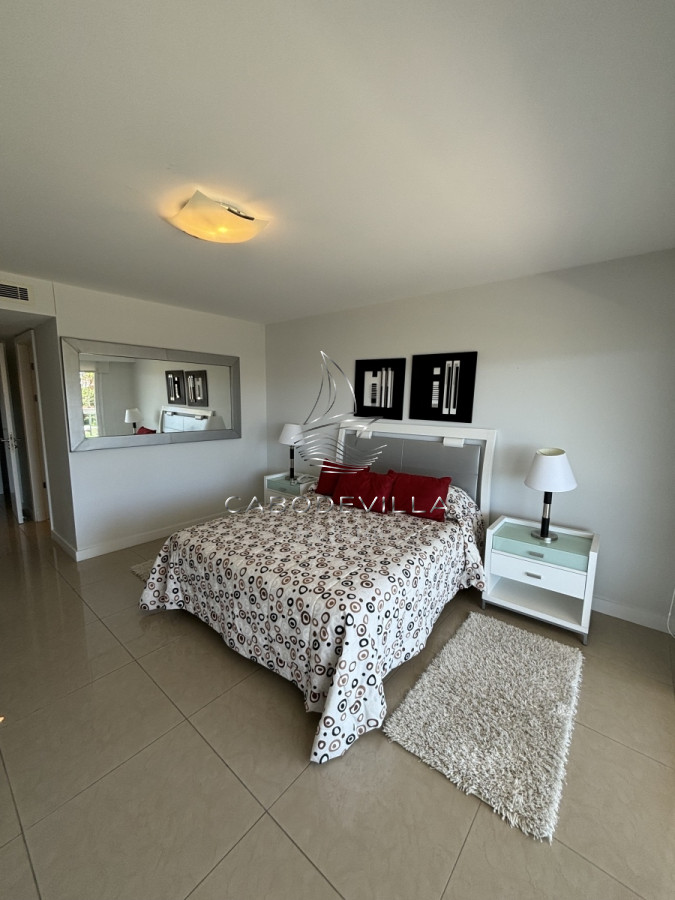 Apartamento ID.429 - En alquiler anual departamento de 3 dormitorios más dependencia de servicio 