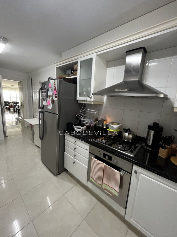 Apartamento ID.138 - En alquiler apartamento de 3 dormitorios y 3 baños Playa Mansa 