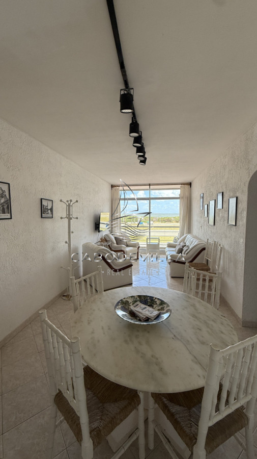 Apartamento ID.348 - En venta departamento de 2 dormitorios y 2 baños Punta del Este 