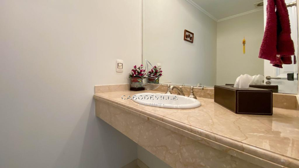Apartamento ID.27 - En venta y alquiler temporal apartamento de 3 dormitorios más dependencia de servicio, Playa Mansa 