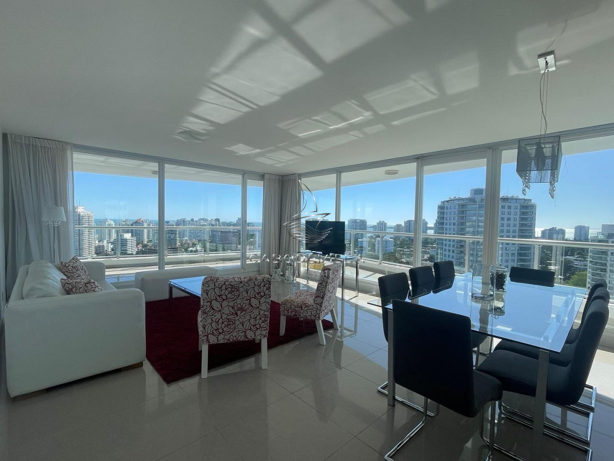 Apartamento ID.198 - Departamento de 3 dormitorios más dependencia Roosevelt Punta del Este 
