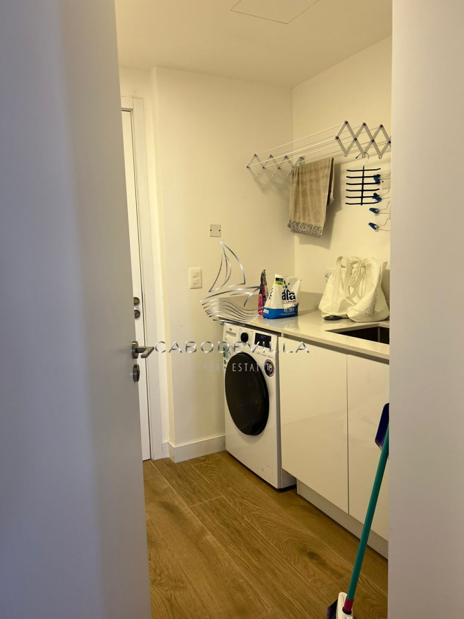 Apartamento ID.251 - En alquiler apartamento de 2 dormitorios en suite más toilette con balcón y vista al mar Playa Brava parada 9