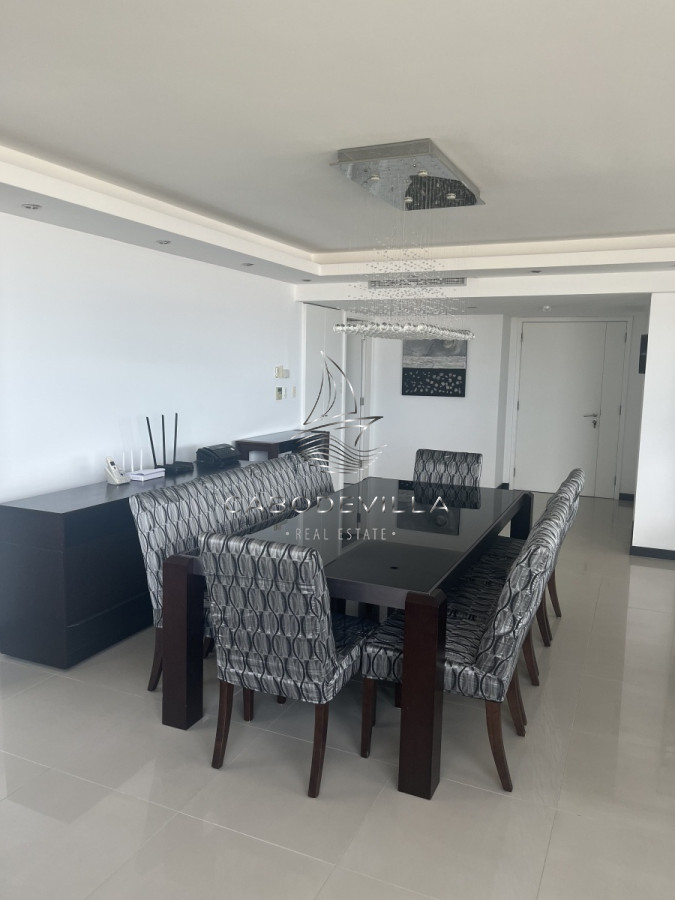 Apartamento ID.136 - En venta unidad de 3 dormitorios en suite más dependencia de servicio playa brava 