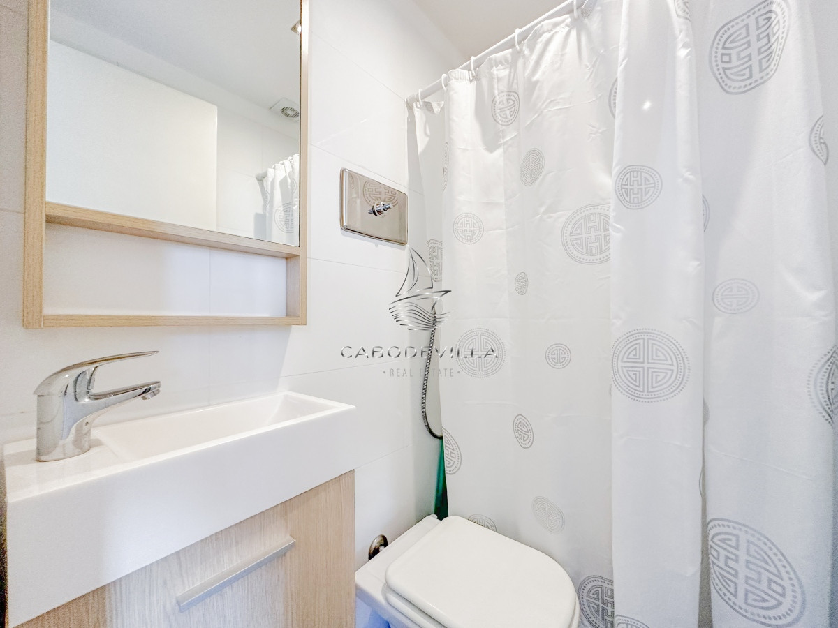 Apartamento ID.527 - Venta de apartamento duplex de un dormitorio en histórico Edificio Biarritz