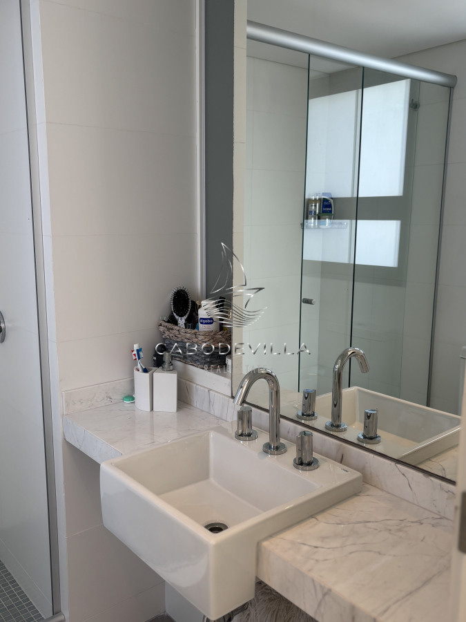 Apartamento ID.193 - En venta apartamento de 2 dormitorios y 2 baños Punta del Este 