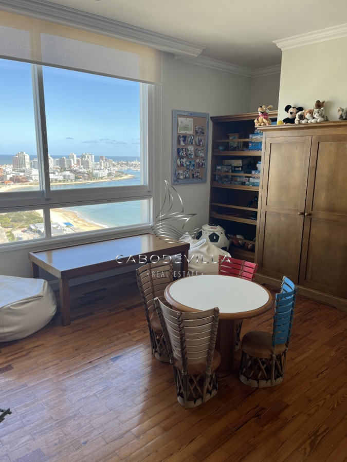 Apartamento ID.133 - En venta Penthouse de 6 dormitorios Playa Mansa 