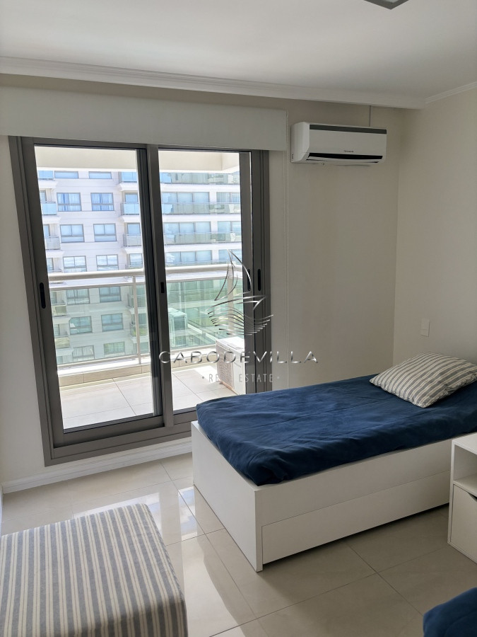 Apartamento ID.412 - En alquiler apartamento de 3 dormitorios más dependencia 