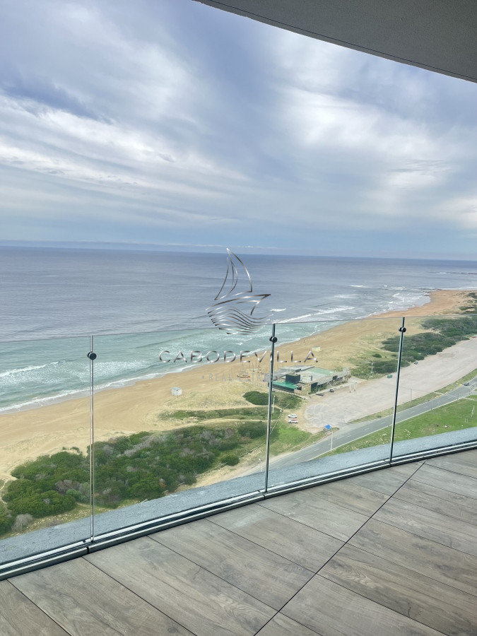 Apartamento ID.292 - En venta y alquiler anual apartamento de 3 dormitorios mas dependencia primera línea de Playa Brava Punta del Este