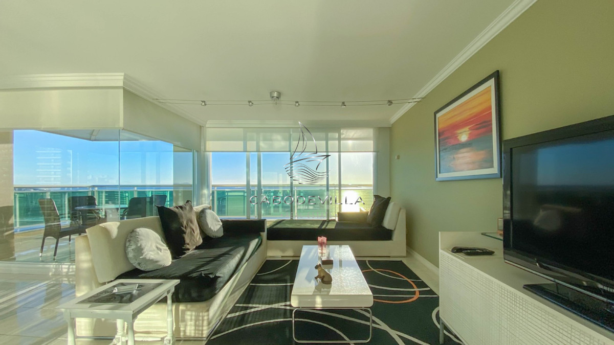 Apartamento ID.249 - En alquiler apartamento de 3 dormitorios más dependencia de servicio parada 5 de Playa Mansa Punta del Este 
