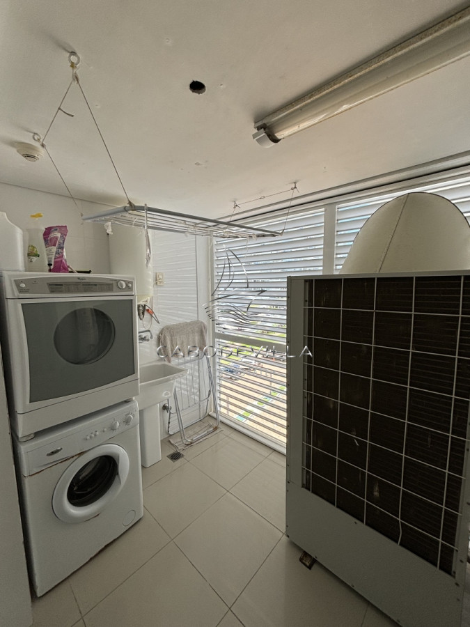 Apartamento ID.429 - En alquiler anual departamento de 3 dormitorios más dependencia de servicio 