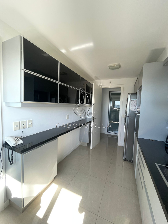 Apartamento ID.198 - Departamento de 3 dormitorios más dependencia Roosevelt Punta del Este 
