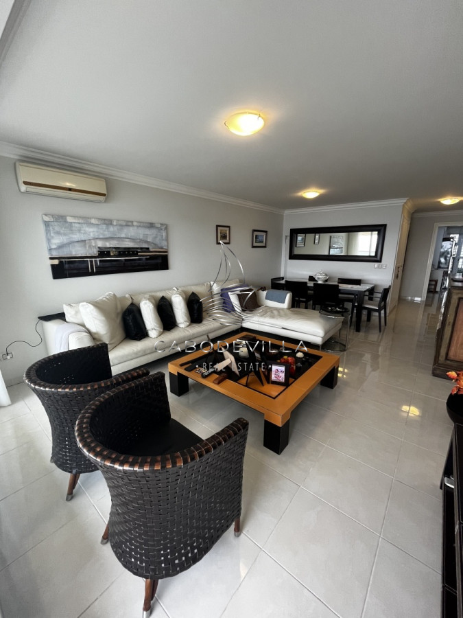 Apartamento ID.138 - En alquiler apartamento de 3 dormitorios y 3 baños Playa Mansa 
