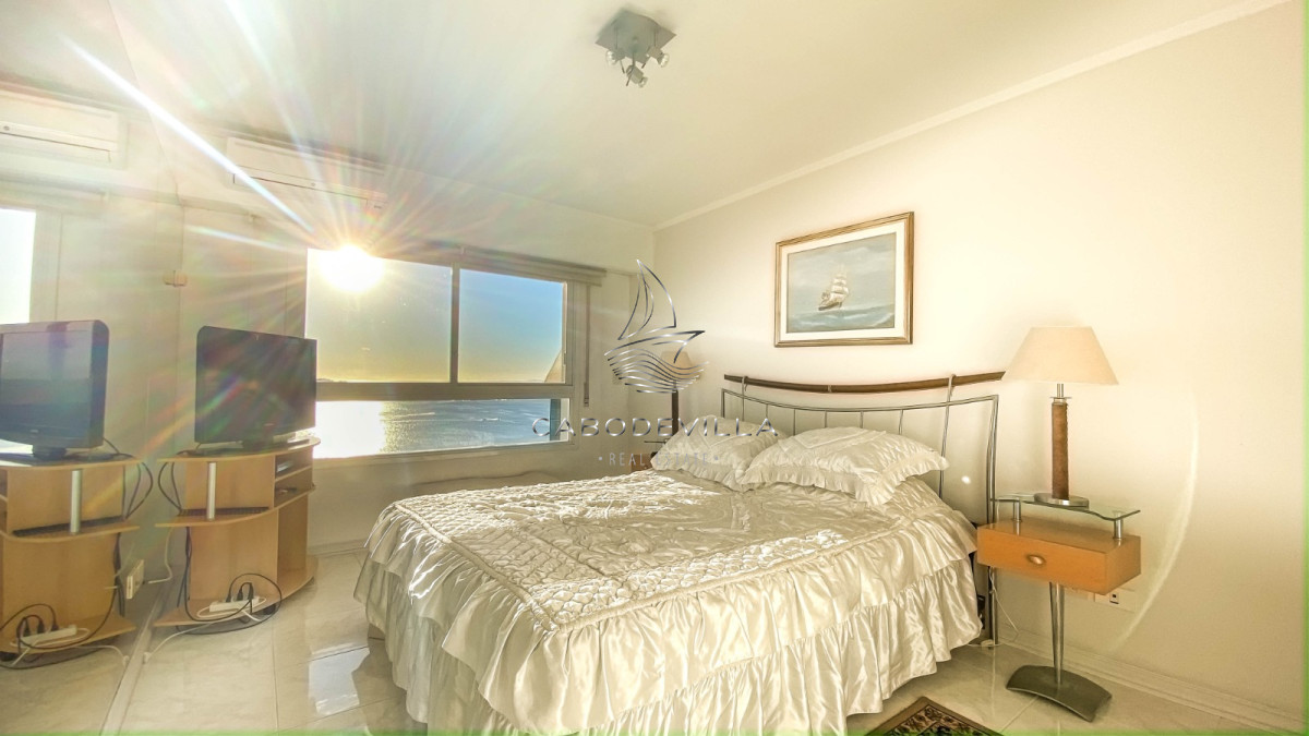 Apartamento ID.249 - En alquiler apartamento de 3 dormitorios más dependencia de servicio parada 5 de Playa Mansa Punta del Este 