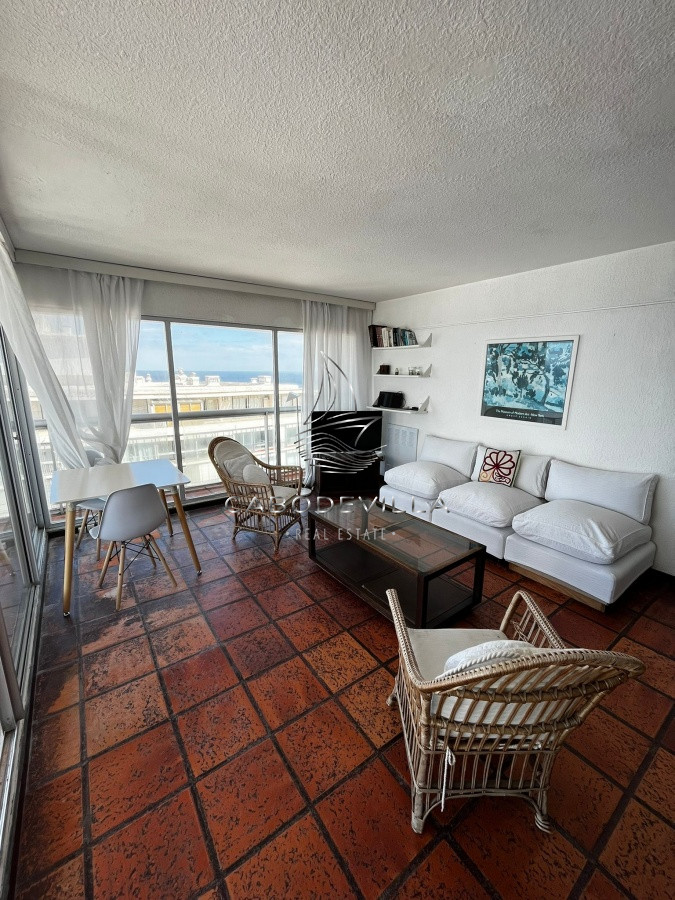 Apartamento ID.69 - En venta apartamento y alquiler anual de 2 dormitorios con vista al mar, Punta del Este 