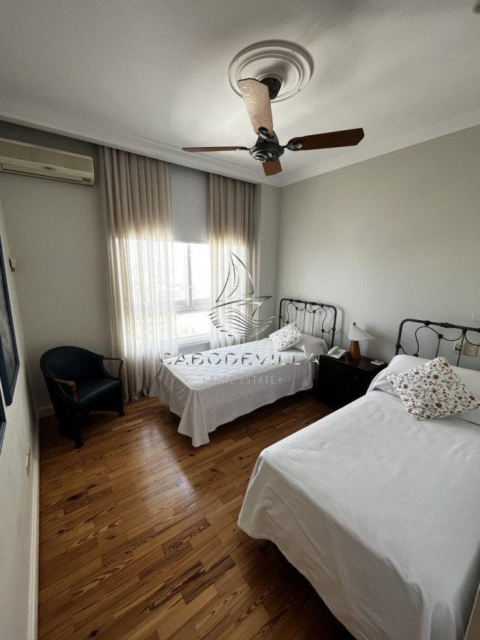 Apartamento ID.133 - En venta Penthouse de 6 dormitorios Playa Mansa 