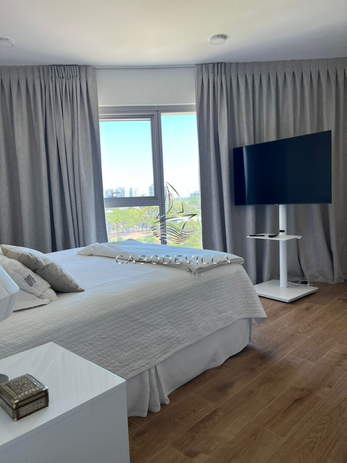 Apartamento ID.251 - En alquiler apartamento de 2 dormitorios en suite más toilette con balcón y vista al mar Playa Brava parada 9