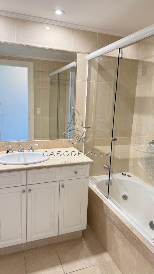 Apartamento ID.883 - En alquiler apartamento de 3 suites Punta del Este 