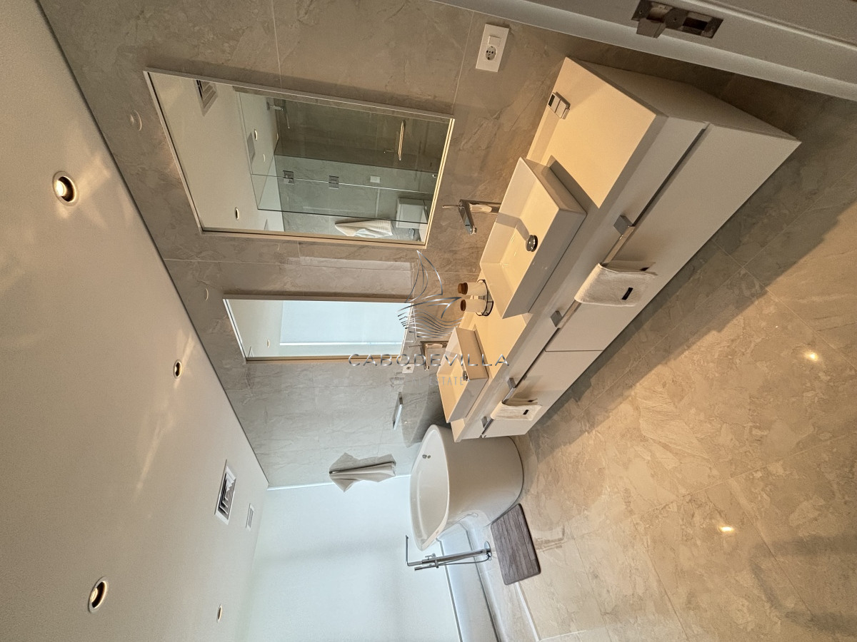 Apartamento ID.427 - En alquiler depto de 3 dormitorios más dependencia de servicio Punta del Este 