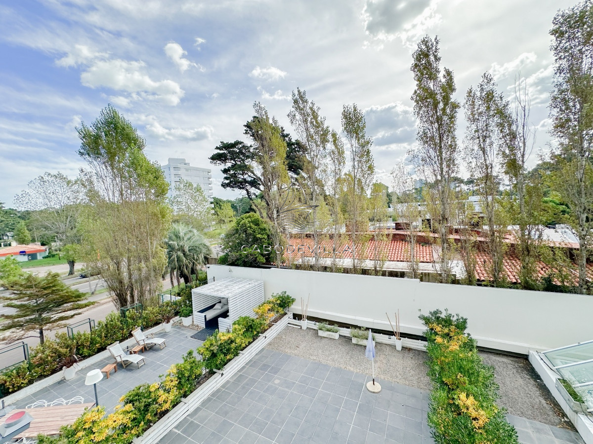 Apartamento ID.525 - Venta de apartamento de 1 dormitorio y medio con un baño equipado por Philippe Starck en Torre YOO Punta.