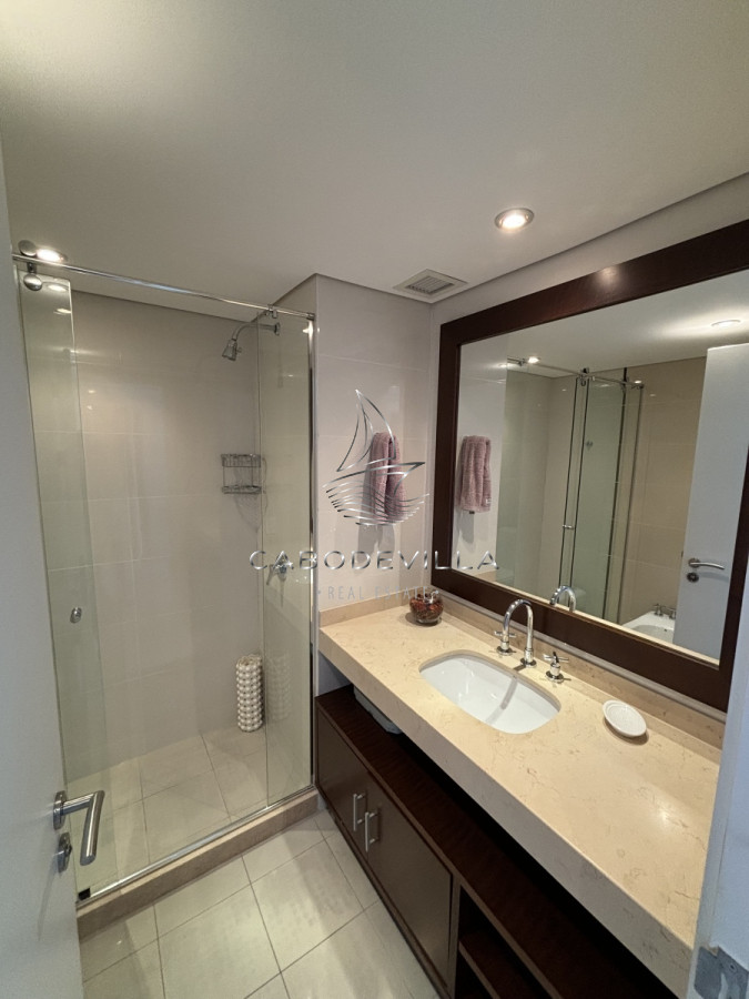 Apartamento ID.429 - En alquiler anual departamento de 3 dormitorios más dependencia de servicio 