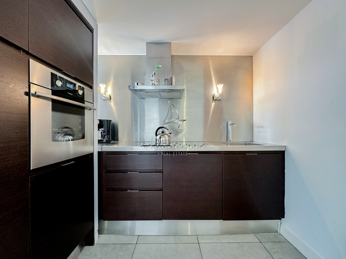 Apartamento ID.525 - Venta de apartamento de 1 dormitorio y medio con un baño equipado por Philippe Starck en Torre YOO Punta.
