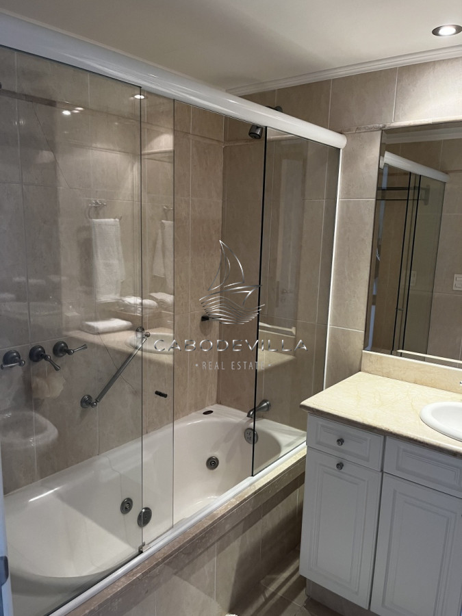 Apartamento ID.134 - En alquiler apartamento de 3 dormitorios y 4 baños en parada 4 de playa mansa 